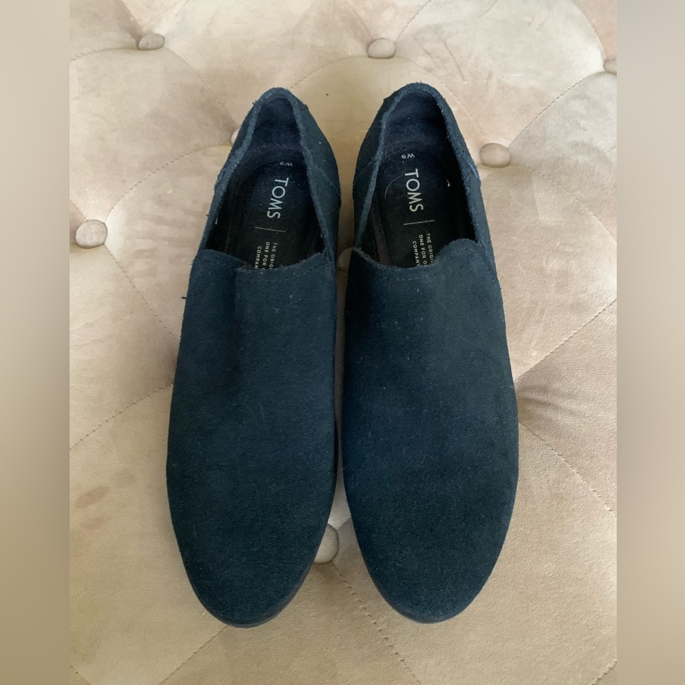 TOMS Suede Size 9